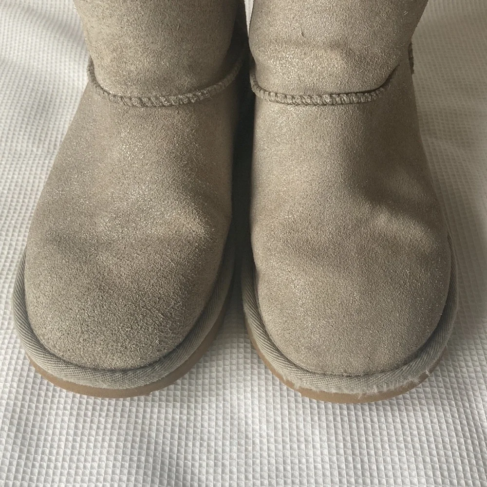 UGG Australia Glitter Shimmer Sherpa lined   Warm Boots Silver Size 5 Suede